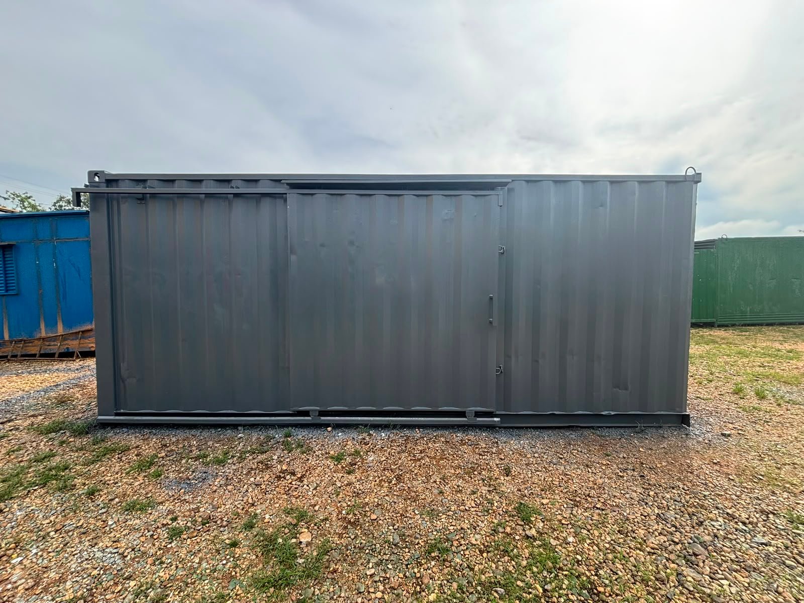 Vista frontal do container